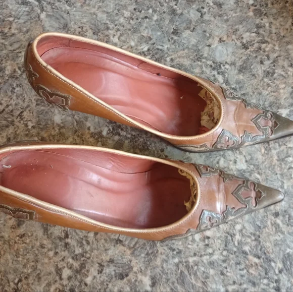 Donald J Pliner Pointed-Toe Pumps Size 8M - Picture 8 of 9